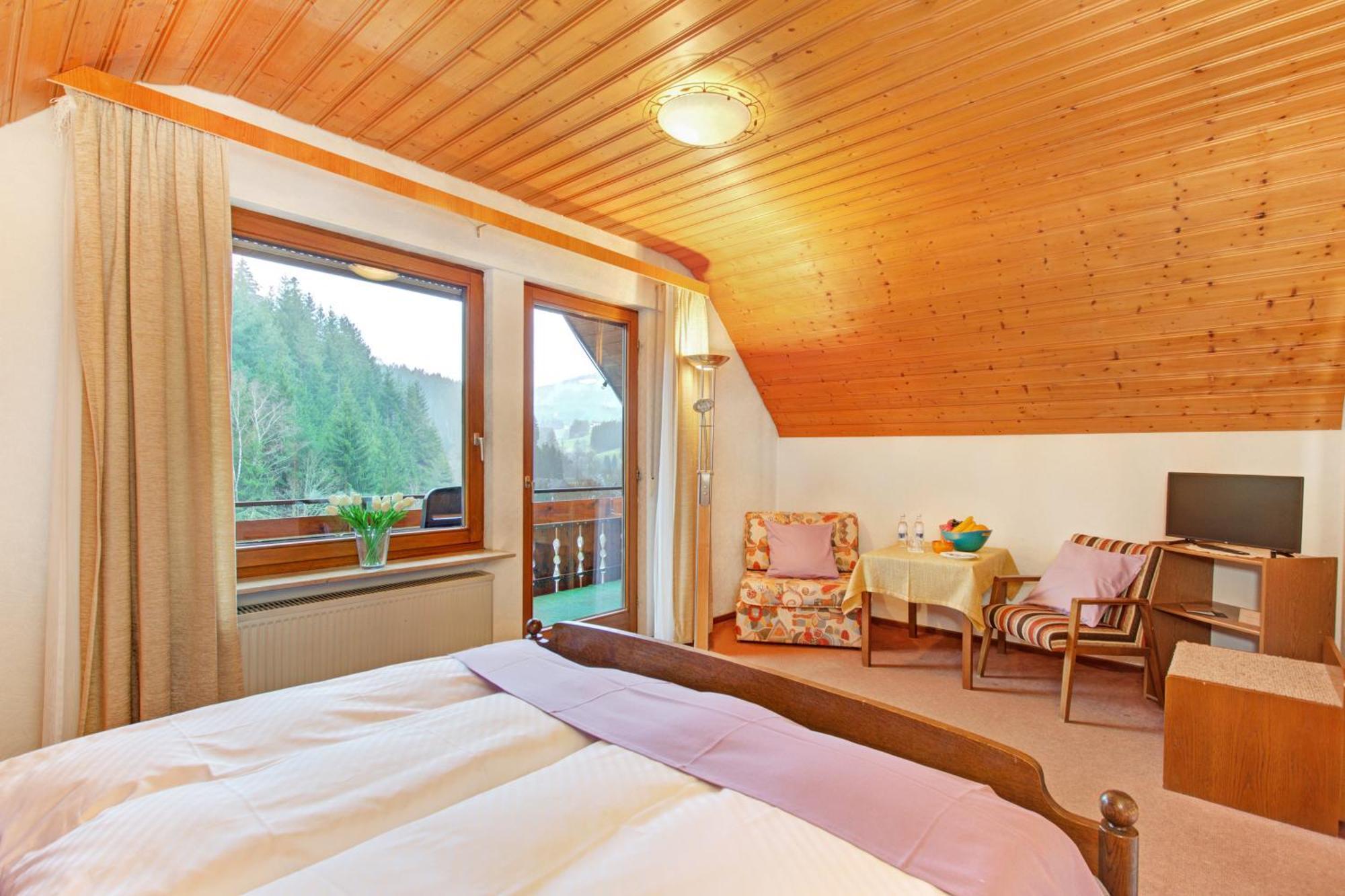 Decker'S Bio Hotel Zum Lamm Baiersbronn Exterior photo